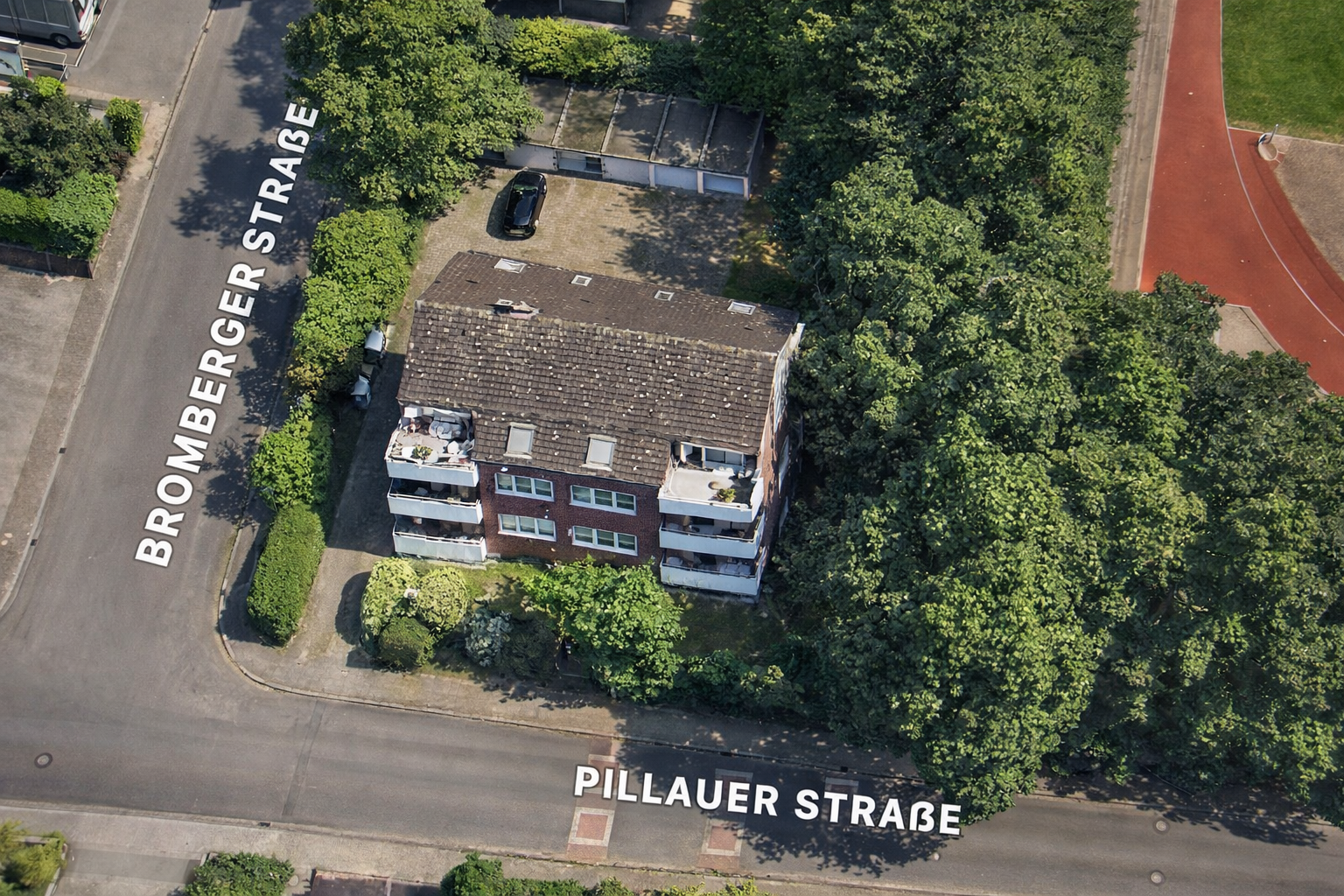 Sanierung feuchter Wände und Schimmelsanierung in einem großen Mehrfamilienhaus in Stuhr-Moordeich, Pillauer Straße Ecke Bromberger Straße, Bauvorhaben 2010, Ausführung im bewohnten Zustand