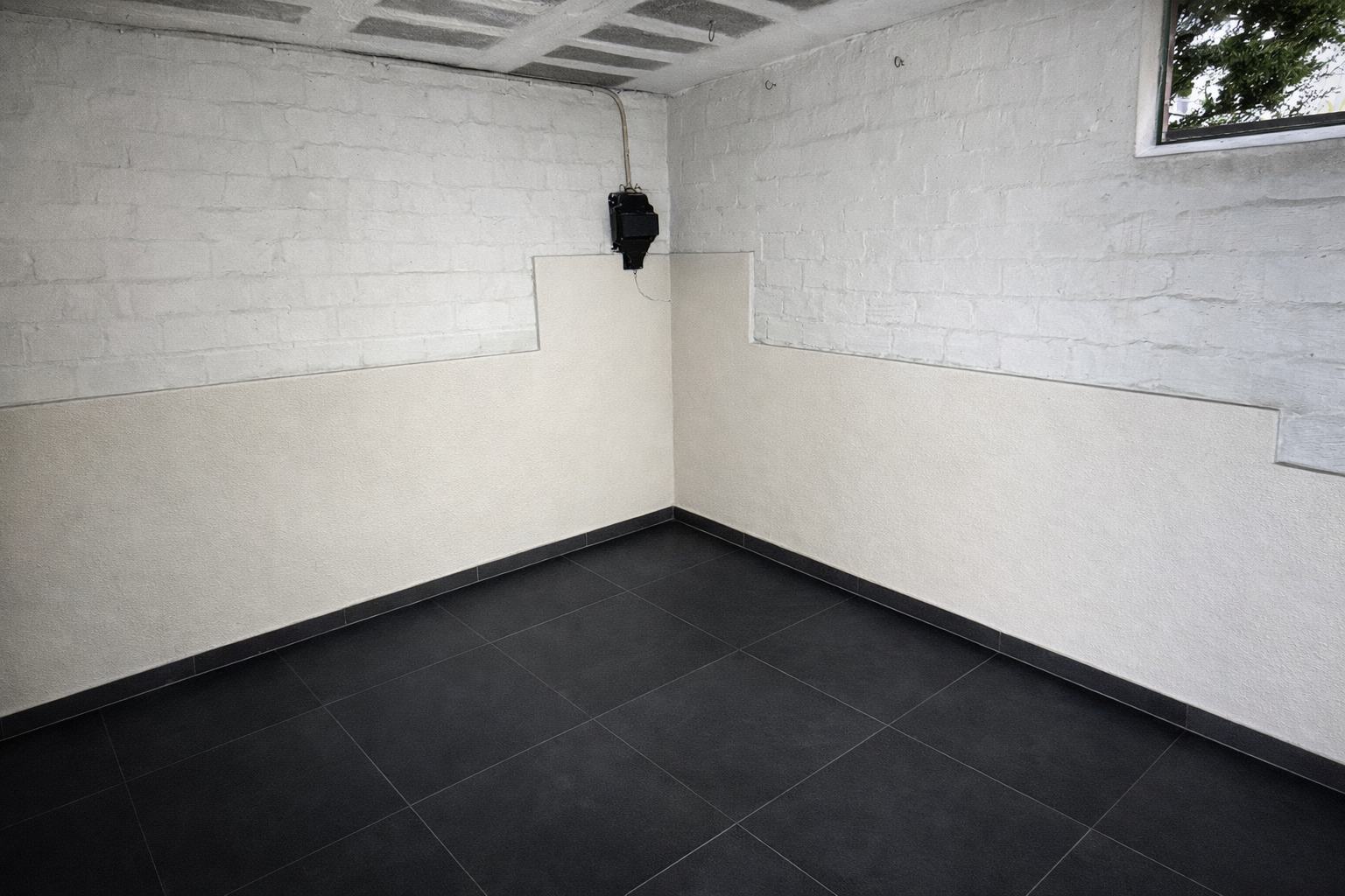 Kellersanierung und Ultrahoch-Dichtabdichtung eines Wohnhauses aus den 1950er/1960er-Jahren in Kirchweyhe, Frankfurter Straße, ausgeführt 2014, nachhaltige Sanierung bei vorherigem Schimmelbefall und schlechtem Raumklima