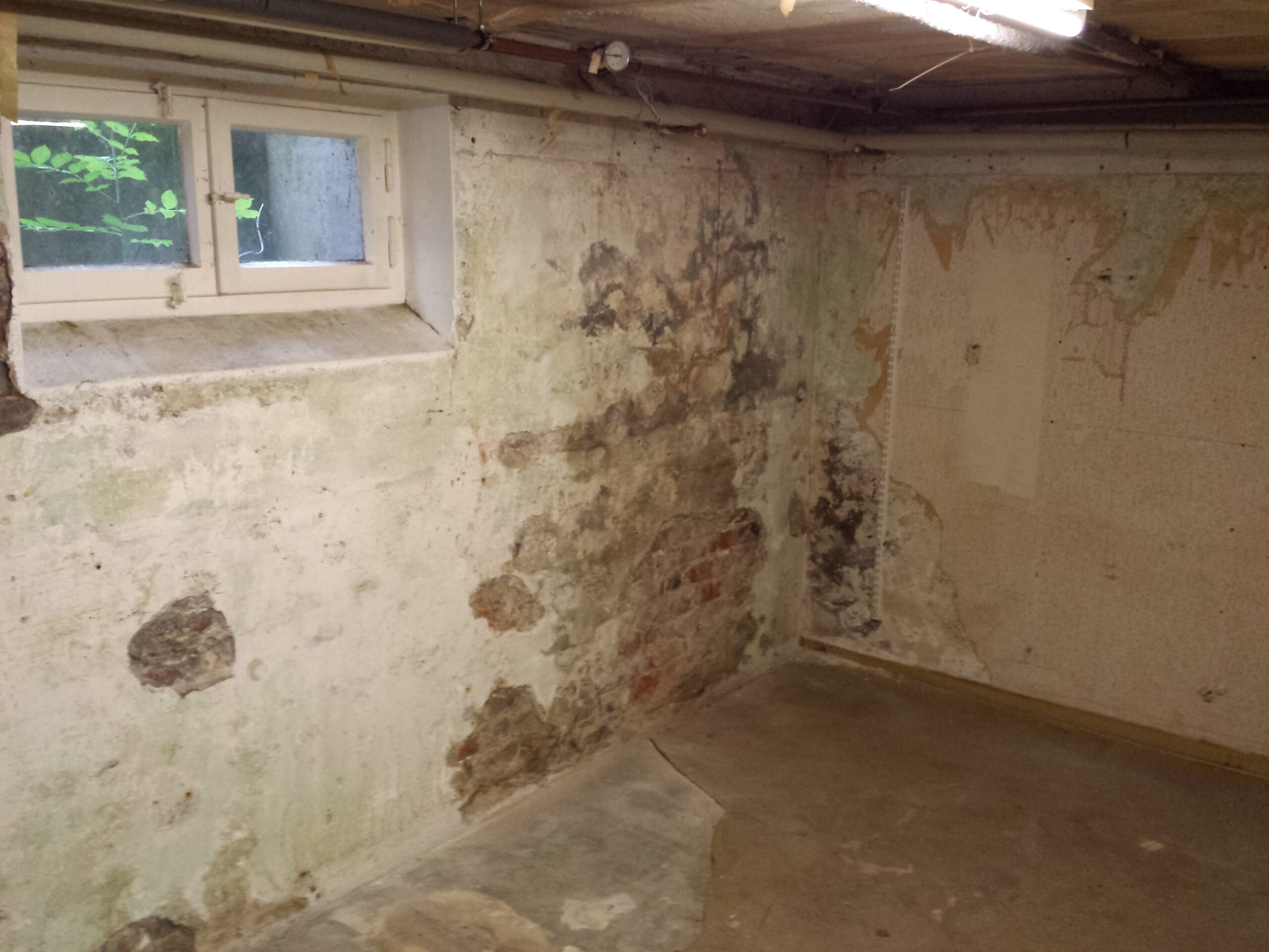 Fehlgeschlagene Abdichtungsversuche im Altbau – Zustand wie vorgefunden in Heiligenrode (05/2025)