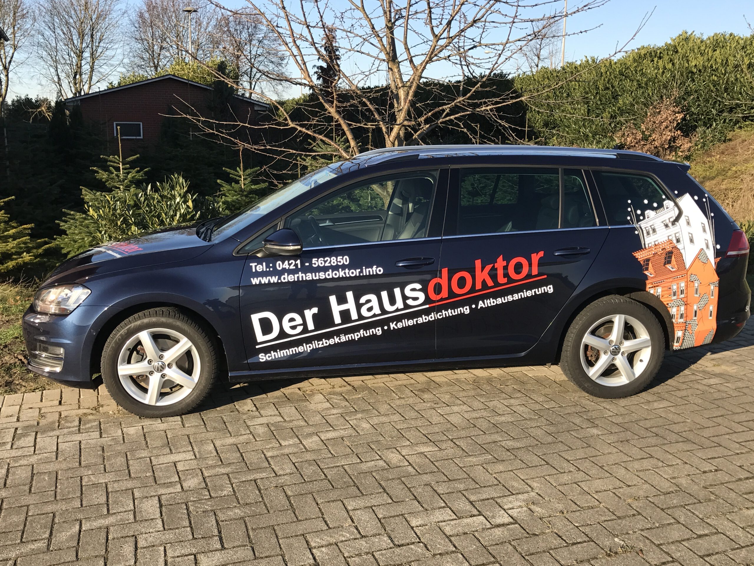 Firmenfahrzeug von Der Hausdoktor aus Stuhr bei Bremen als regionaler Fachbetrieb für Abdichtung, Kellersanierung und Sanierung feuchter Wände.